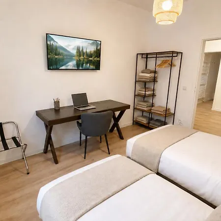 Zentrale In - Ideal Für 4 Personen Mit Boxspringbetten, Küche, Balkon, Self Check-in *