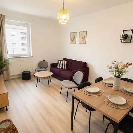 Zentrale In - Ideal Fuer 4 Personen Mit Boxspringbetten, Kueche, Balkon, Self Check-in * Halberstadt