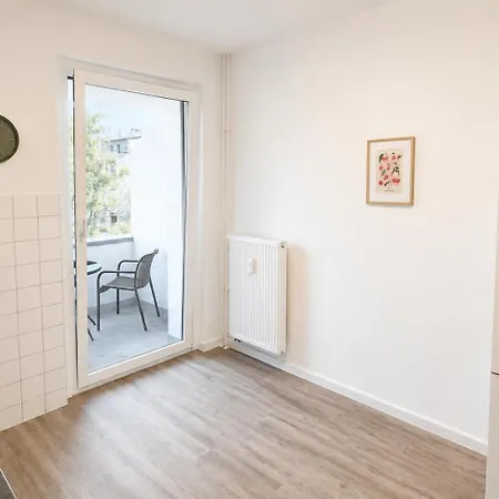 Zentrale In - Ideal Fuer 4 Personen Mit Boxspringbetten, Kueche, Balkon, Self Check-in Apartamento Halberstadt